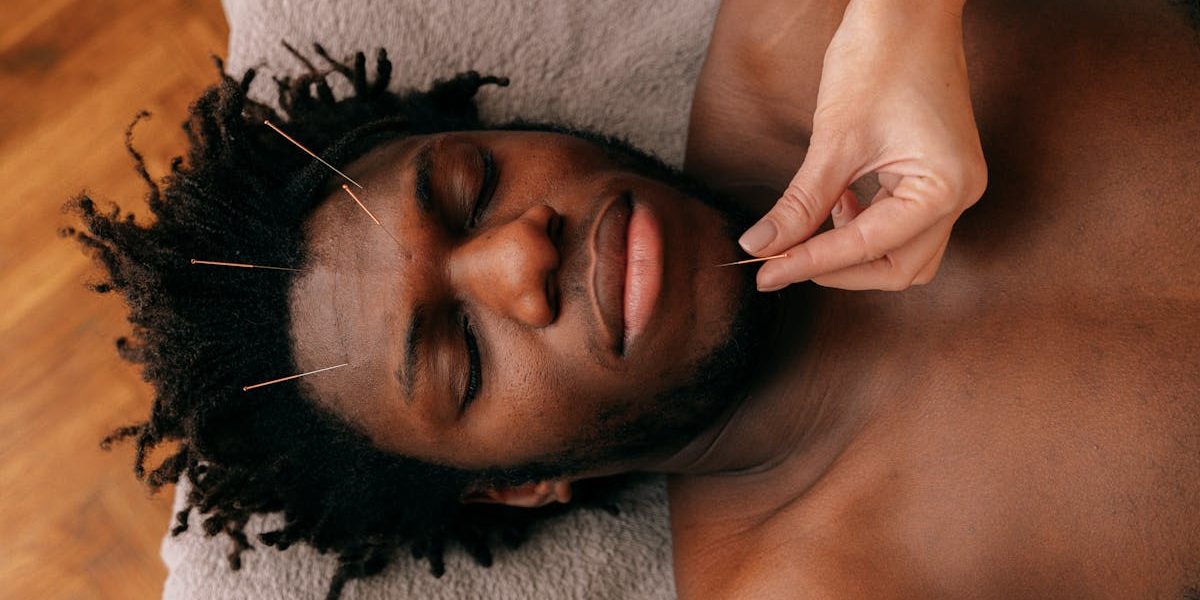 découvrez les bienfaits de l'acupression, une technique ancestrale de la médecine traditionnelle chinoise qui stimule des points spécifiques sur le corps pour soulager le stress, améliorer la circulation et favoriser le bien-être général.