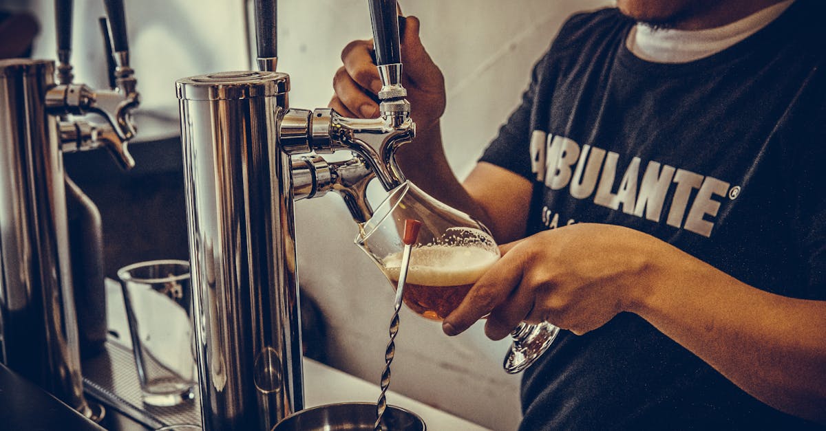 découvrez l'univers captivant de la bière artisanale, où chaque gorgée révèle des arômes uniques et des saveurs audacieuses. explorez notre sélection de bières craft, brassées avec passion et savoir-faire, pour une expérience gustative inoubliable.
