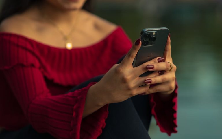 explorez la richesse et la diversité de la sexualité féminine, ses dimensions psychologiques, physiologiques et socioculturelles. découvrez comment la sexualité des femmes est influencée par les normes, les expériences personnelles et les relations, tout en brisant les tabous et en célébrant l'épanouissement personnel.
