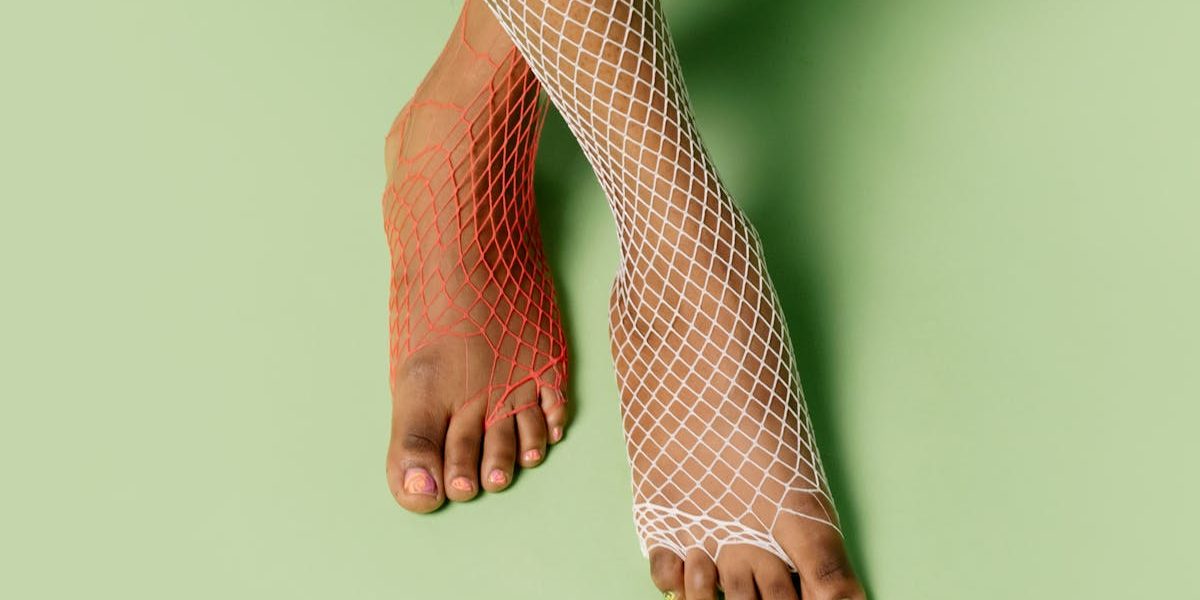 découvrez notre sélection de bas en résille qui allient élégance et audace. parfaits pour rehausser n'importe quelle tenue, ces bas offrent confort et style tout en mettant en valeur vos jambes. idéaux pour une soirée glamour ou une touche sexy au quotidien.