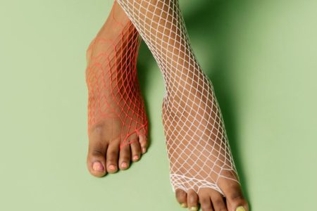 découvrez notre sélection de bas en résille qui allient élégance et audace. parfaits pour rehausser n'importe quelle tenue, ces bas offrent confort et style tout en mettant en valeur vos jambes. idéaux pour une soirée glamour ou une touche sexy au quotidien.