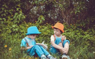 découvrez notre collection de chapeaux élégants pour tous les styles et occasions. que vous cherchiez un accessoire tendance pour compléter votre tenue ou une protection contre le soleil, nos chapeaux sont conçus pour allier confort et style. explorez des modèles variés, des casquettes aux panamas, et trouvez le chapeau parfait qui vous accompagnera partout.