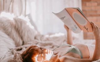 découvrez notre collection de lingerie élégante et raffinée, conçue pour sublimer votre silhouette et vous offrir confort et sensualité. explorez des styles variés, du classique au moderne, et trouvez la pièce parfaite pour chaque occasion.