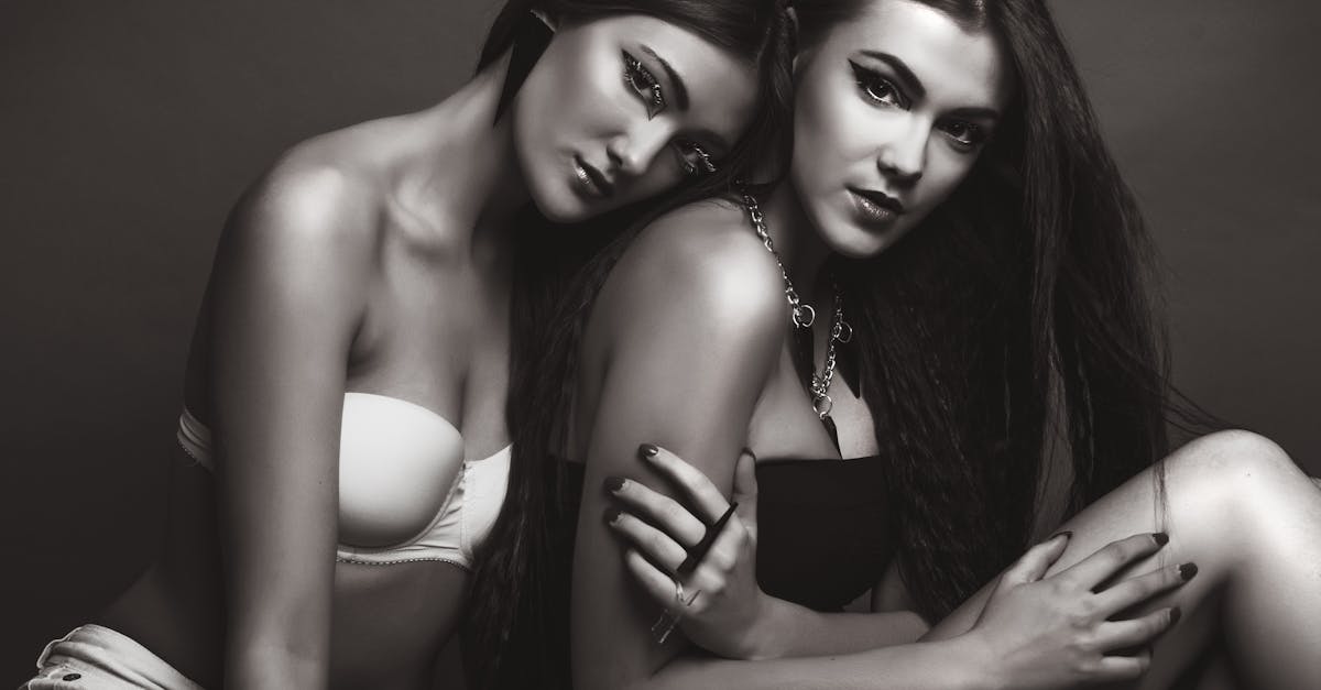 découvrez notre collection élégante de lingerie, alliant confort et sophistication. explorez des modèles variés pour toutes les silhouettes, avec des tissus de qualité et des designs modernes qui subliment votre féminité. trouvez la lingerie parfaite pour chaque occasion.