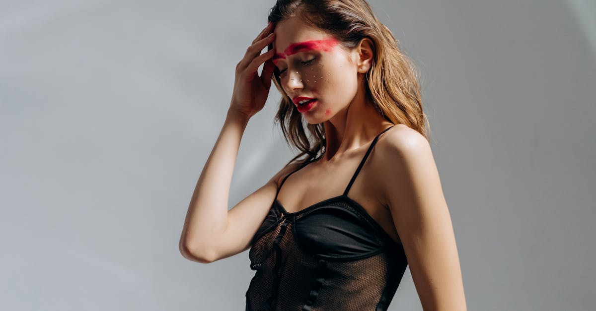 découvrez les dernières tendances en lingerie pour allier confort et élégance. explorez notre guide des styles incontournables, des matières raffinées et des couleurs à la mode pour sublimer votre intimité. soyez à la pointe de la mode avec des conseils et des inspirations pour choisir la lingerie qui vous correspond.