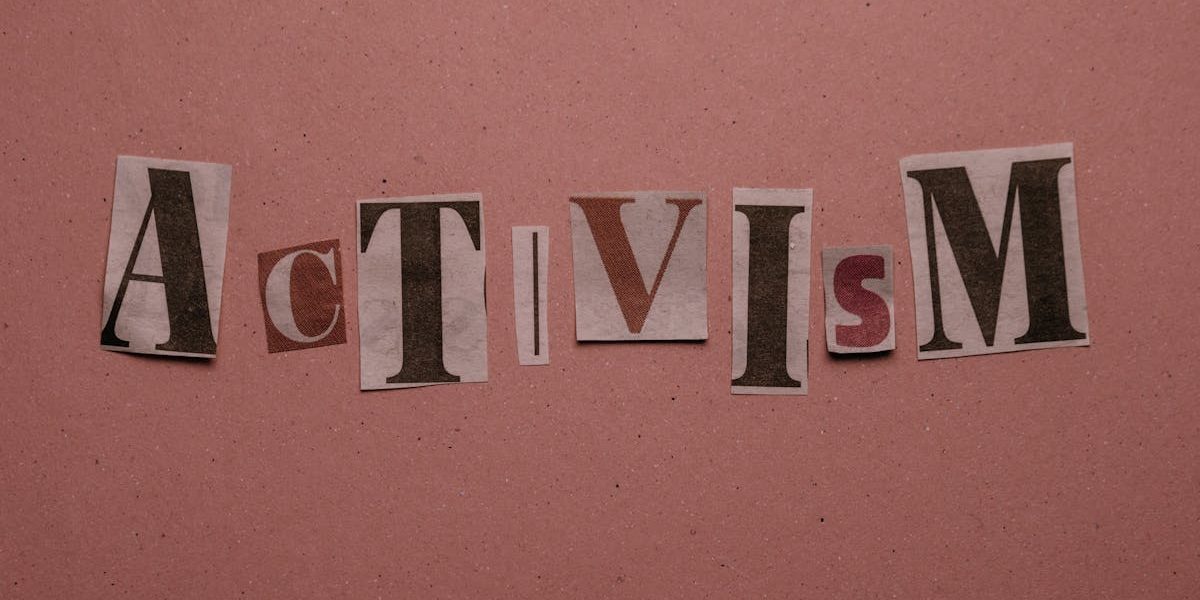 découvrez comment la révolution transforme nos sociétés, redéfinit les valeurs et inspire des changements profonds. plongez dans l'histoire des révolutions emblématiques qui ont façonné le monde moderne.