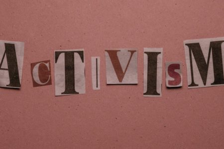 découvrez comment la révolution transforme nos sociétés, redéfinit les valeurs et inspire des changements profonds. plongez dans l'histoire des révolutions emblématiques qui ont façonné le monde moderne.