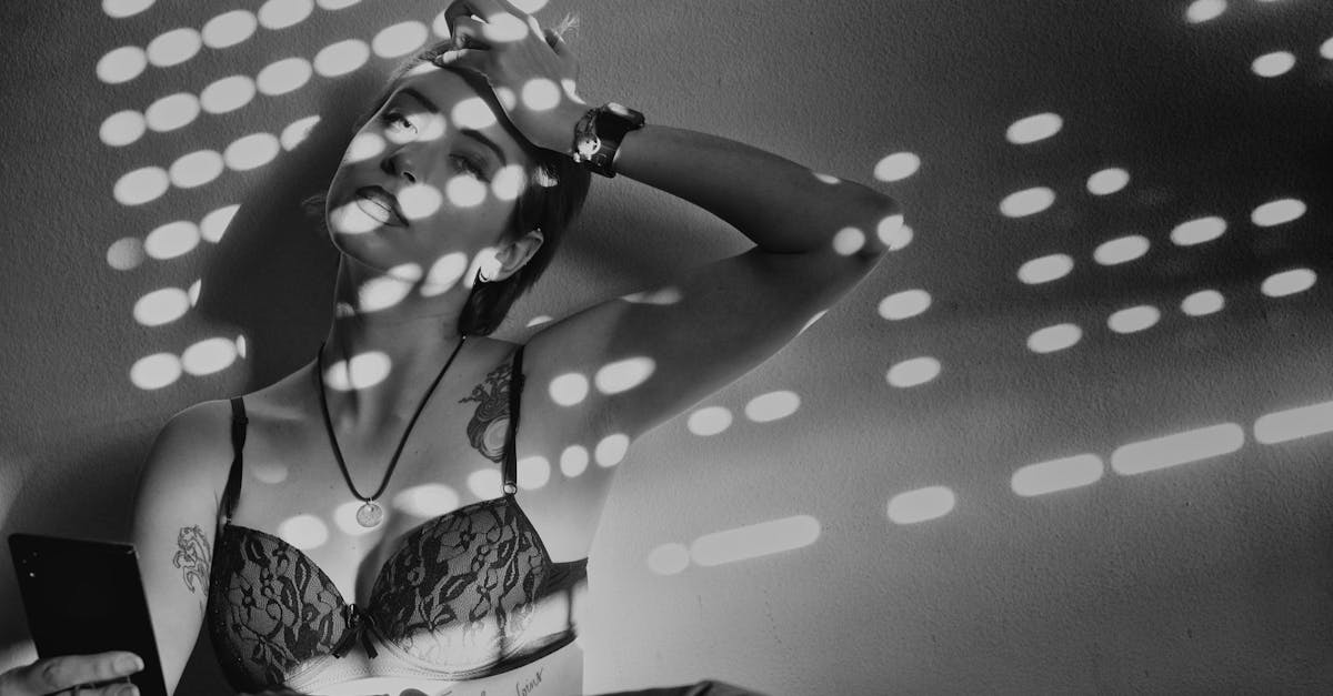 découvrez nos conseils précieux pour choisir et porter de la lingerie sexy qui mettra en valeur votre silhouette. osez l'élégance et la sensualité avec nos astuces pour des ensembles captivants qui vous feront sentir confiante et irrésistible.
