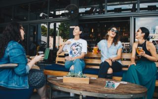 découvrez notre sélection dédiée aux femmes, mettant en avant des articles de mode, de beauté et de bien-être pensés pour sublimer votre quotidien. trouvez l'inspiration et les tendances qui vous ressemblent.