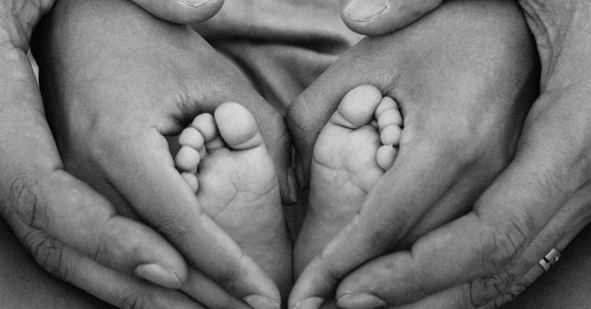 découvrez des conseils essentiels pour assurer la sécurité de votre bébé à la maison et en déplacement. apprenez à choisir les meilleurs équipements de sécurité, à éviter les dangers courants et à protéger votre enfant dans chaque étape de son développement.