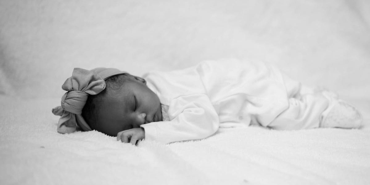 découvrez des conseils essentiels pour assurer la sécurité de votre bébé à la maison et en déplacement. protégez-le des dangers courants et créez un environnement sûr pour son développement.