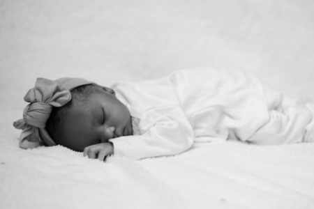 découvrez des conseils essentiels pour assurer la sécurité de votre bébé à la maison et en déplacement. protégez-le des dangers courants et créez un environnement sûr pour son développement.
