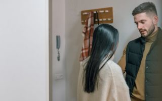 découvrez notre porte-manteau élégant et pratique, idéal pour organiser votre espace tout en ajoutant une touche de style à votre intérieur. parfait pour accueillir manteaux, vestes et accessoires, il s'intègre harmonieusement dans n'importe quelle pièce de votre maison.
