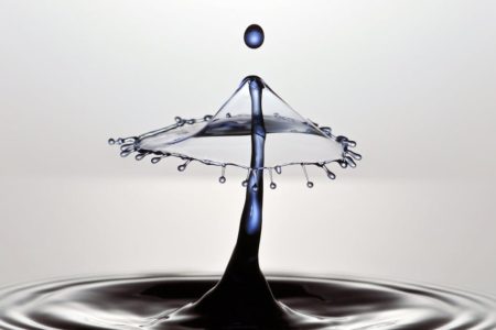 découvrez l'essence de l'élégance à travers notre collection raffinée. chaque pièce est conçue pour allier style intemporel et sophistication, vous permettant de briller en toute occasion.