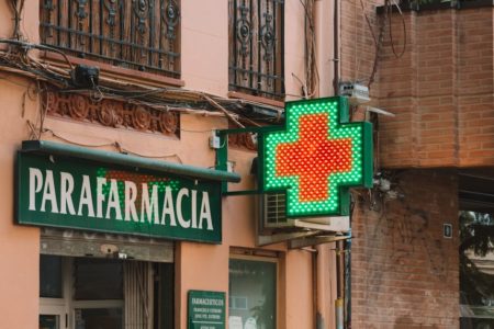 découvrez notre parapharmacie en ligne, un espace dédié à votre bien-être avec une large sélection de produits de santé, soins de la peau, hygiène et nutrition. profitez de conseils d’experts et de promotions exclusives pour prendre soin de vous au quotidien.
