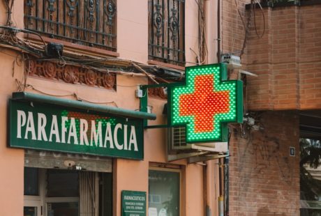 découvrez notre parapharmacie en ligne, un espace dédié à votre bien-être avec une large sélection de produits de santé, soins de la peau, hygiène et nutrition. profitez de conseils d’experts et de promotions exclusives pour prendre soin de vous au quotidien.