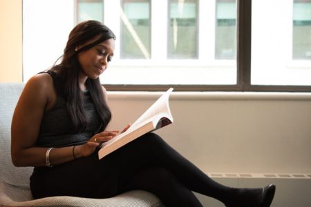 découvrez notre gamme d'accessoires de lecture pour améliorer votre expérience littéraire. que vous soyez un passionné de livres ou un étudiant, trouvez tout ce qu'il vous faut : lampes de lecture, marques-pages créatifs, repose-livres pratiques et plus encore. plongez dans votre univers préféré avec le confort et le style qu'apportent nos accessoires.