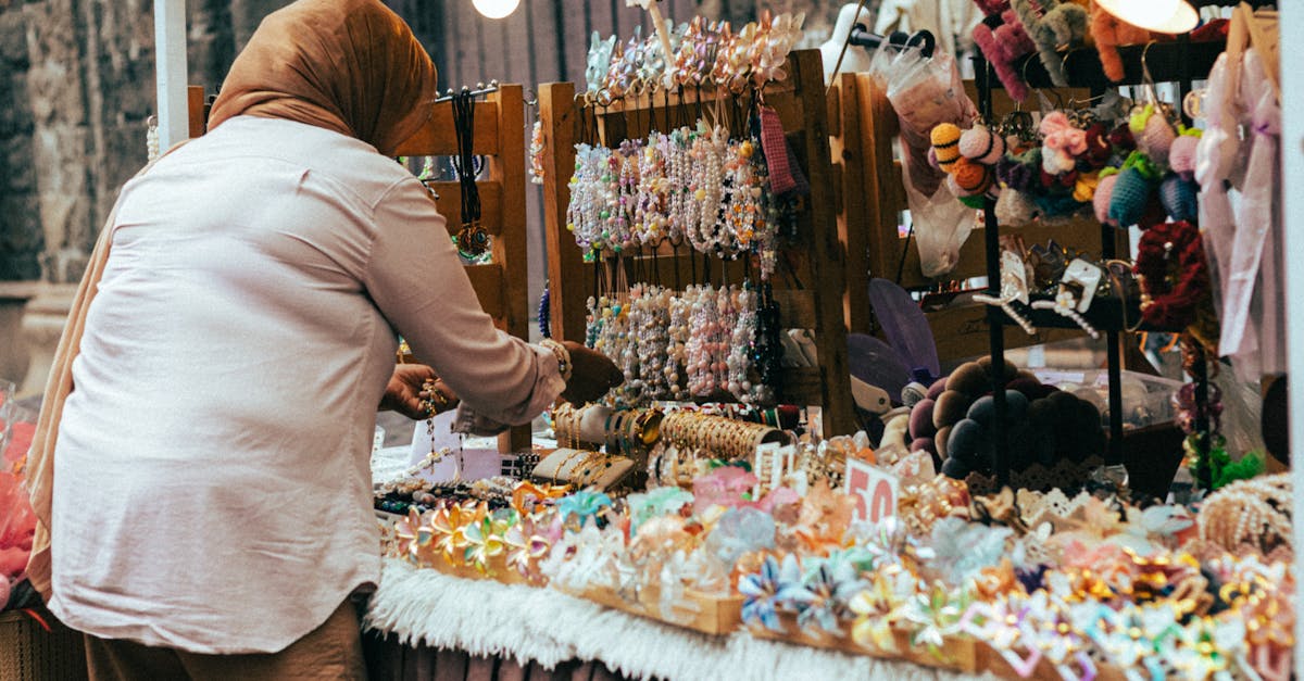 découvrez l'élégance et l'originalité des accessoires de mode russes. explorez une collection unique mêlant tradition et modernité, idéale pour sublimer vos tenues avec une touche d'authenticité.