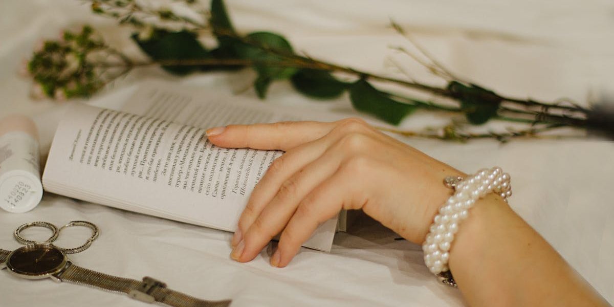 découvrez des accessoires de mode russes uniques qui allient élégance et tradition. explorez notre collection pour ajouter une touche de raffinement à votre style avec des pièces artisanales inspirées de la richesse culturelle de la russie.