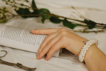 découvrez des accessoires de mode russes uniques qui allient élégance et tradition. explorez notre collection pour ajouter une touche de raffinement à votre style avec des pièces artisanales inspirées de la richesse culturelle de la russie.