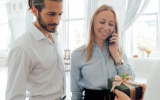 découvrez notre collection unique de bijoux en bois, alliant artisanat traditionnel et design moderne. chaque pièce est fabriquée à partir de matériaux durables, offrant élégance et nature pour sublimer votre style.