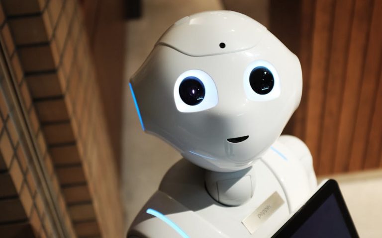 découvrez comment l'intelligence artificielle transforme notre quotidien, ses applications innovantes, ses avantages et ses impacts sur la société et les entreprises.