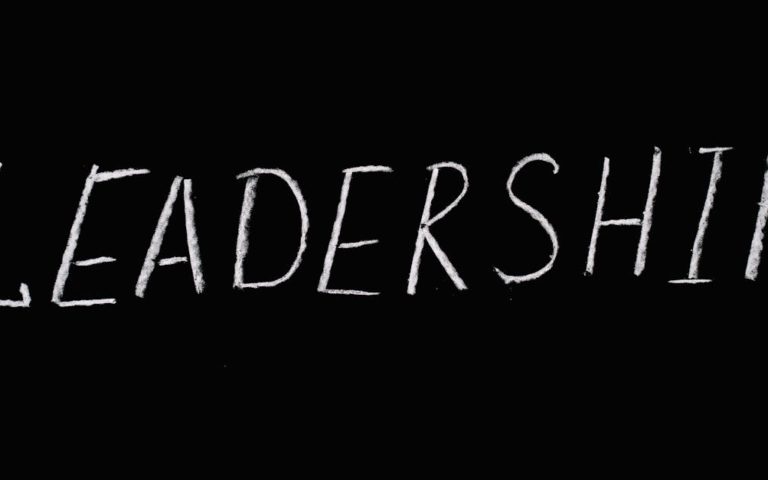 découvrez les clés du leadership : développez vos compétences, inspirez votre équipe et atteignez vos objectifs grâce à des conseils pratiques et des stratégies efficaces.