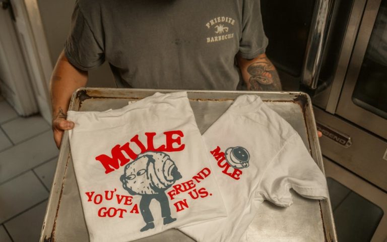 découvrez comment affirmer votre personnalité grâce au style personnalisé : conseils, inspirations et astuces pour adapter votre garde-robe à votre goût unique.