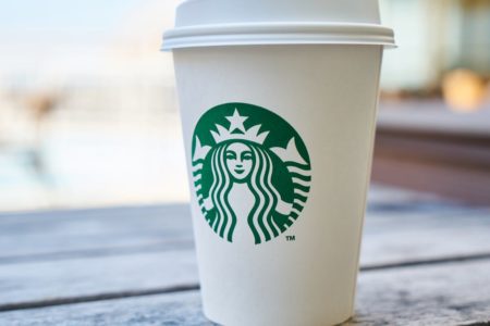 découvrez l'art du branding : conseils, stratégies et tendances pour renforcer l'identité de votre marque et vous démarquer sur le marché.