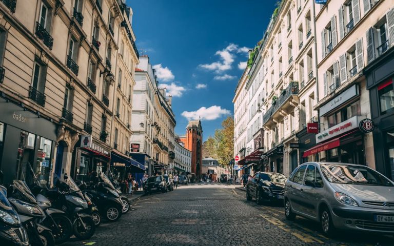 découvrez l'univers des entreprises françaises : actualités, tendances économiques, portraits d'entrepreneurs et conseils pour développer votre activité en france.