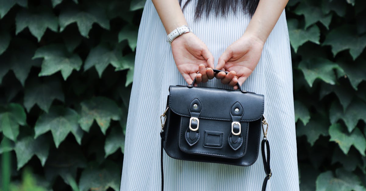 découvrez notre large sélection d’accessoires tendance pour sublimer votre style au quotidien. qualité, originalité et nouveautés au rendez-vous, trouvez l’accessoire parfait pour chaque occasion !