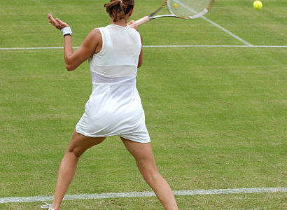construction court de tennis en gazon synthétique à Saint-Tropez